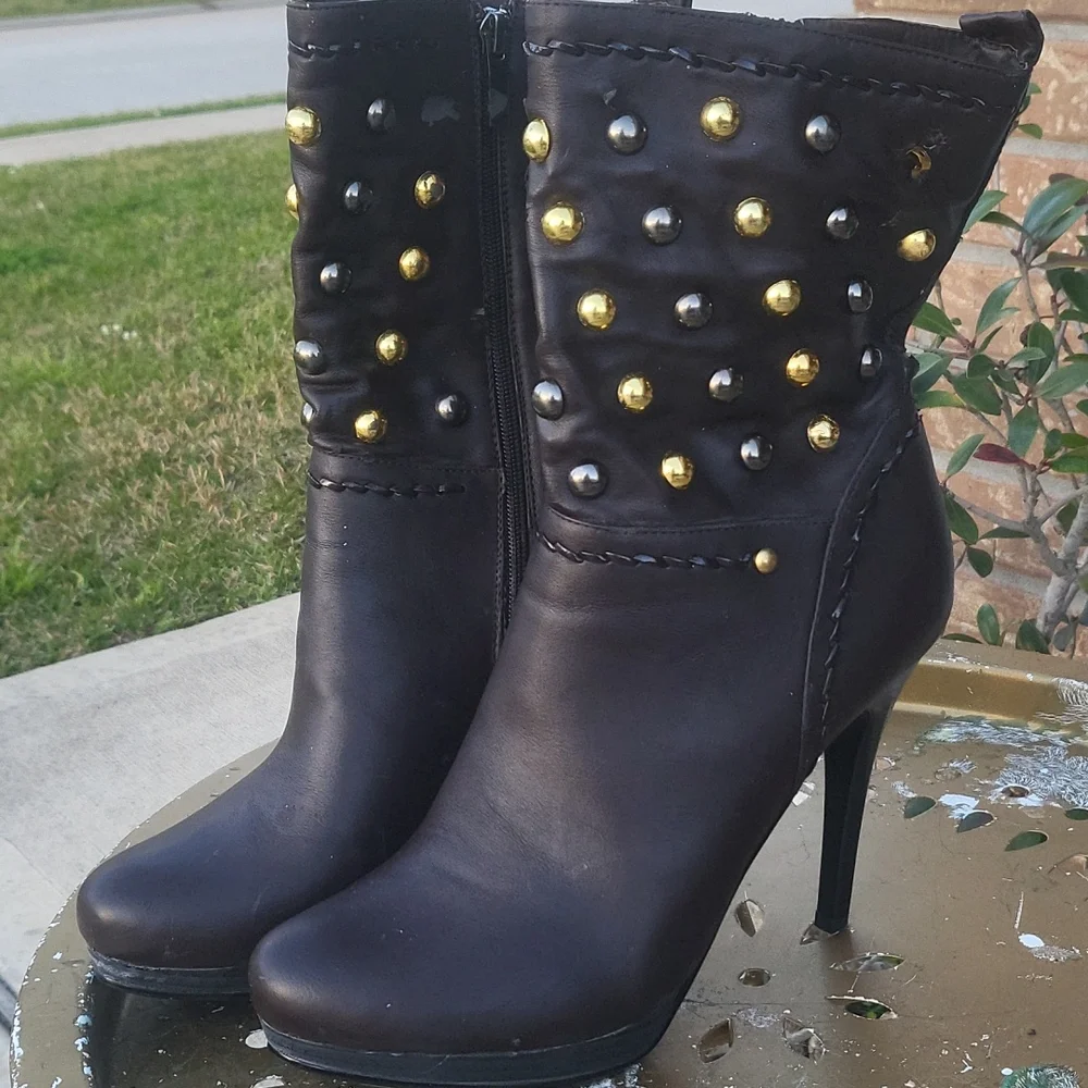 Shoes - Picture 2 of 7